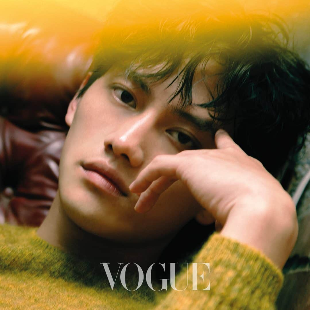 Vogue Taiwan Officialさんのインスタグラム写真 - (Vogue Taiwan OfficialInstagram)「「每個角色都有不同傷心的理由，不能因為劇本要你哭就哭，要永遠對表演有熱情。我不想對一件事情習慣，也不想視為理所當然。表演之所以有趣，是因為永遠有未知，所以會不斷往前探索，這個往前的過程很好玩。」 ──#范少勳 @fan82114   #VOGUENOVISSUE #VOGUE11月號 #VogueTaiwan   Editor and Text by Nicole Lee @nymphlee Photographed by Manbo Key & Chien-Wen Lin @MW Studio @mw_studio_tw Styled by Tilda Chang Hair by Nino @nino_stylist Makeup by 小美 Hungyi Lu @hungyimakeup  🖋 #NicoleLee」11月6日 13時13分 - voguetaiwan