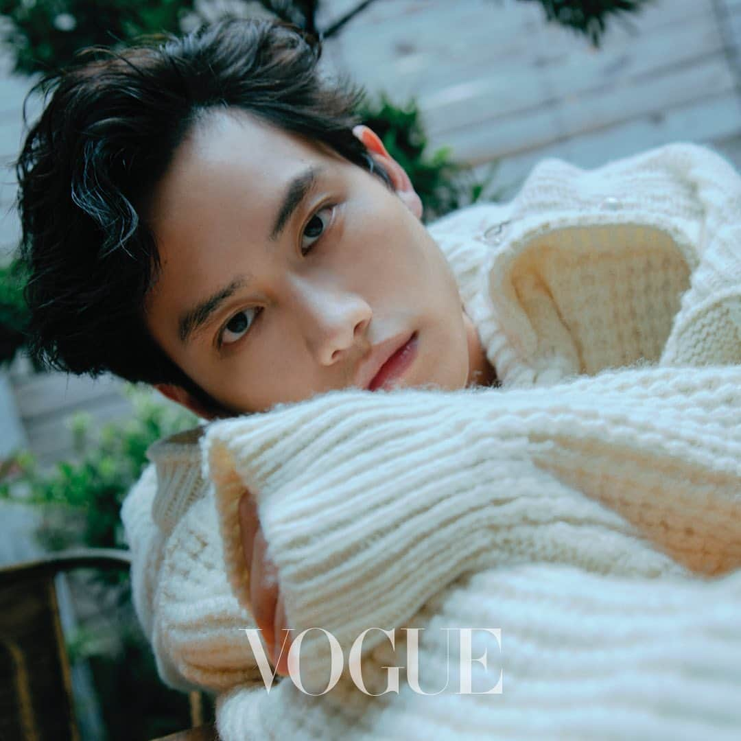 Vogue Taiwan Officialさんのインスタグラム写真 - (Vogue Taiwan OfficialInstagram)「「每個角色都有不同傷心的理由，不能因為劇本要你哭就哭，要永遠對表演有熱情。我不想對一件事情習慣，也不想視為理所當然。表演之所以有趣，是因為永遠有未知，所以會不斷往前探索，這個往前的過程很好玩。」 ──#范少勳 @fan82114   #VOGUENOVISSUE #VOGUE11月號 #VogueTaiwan   Editor and Text by Nicole Lee @nymphlee Photographed by Manbo Key & Chien-Wen Lin @MW Studio @mw_studio_tw Styled by Tilda Chang Hair by Nino @nino_stylist Makeup by 小美 Hungyi Lu @hungyimakeup  🖋 #NicoleLee」11月6日 13時13分 - voguetaiwan