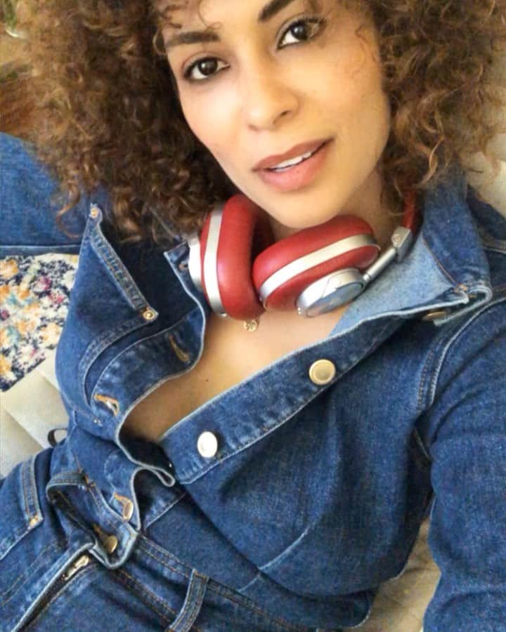ヤスミン・アル＝マスリーのインスタグラム：「When I think about Biden and Harris winning the elections.. 😍❤️ 🎶 #bidenharris2020 #keepcounting #counteveryvote #makeamrricademocraticagain」