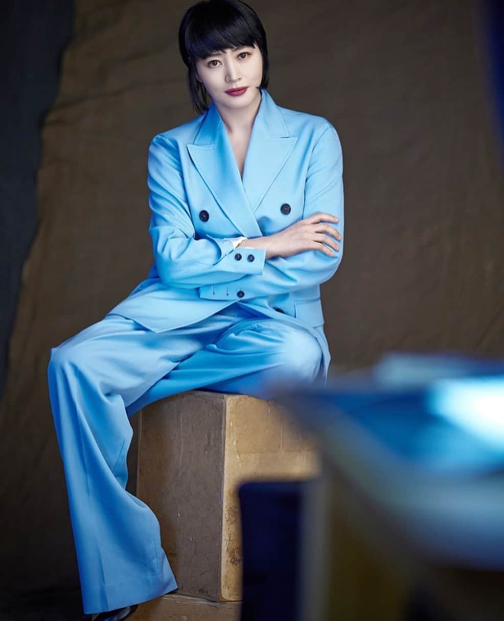 キム・ヘスさんのインスタグラム写真 - (キム・ヘスInstagram)「인터뷰 ‘내가죽던날' 김혜수 🧡💙  [📸 ➡️Cr to Logo ］ ⠀ #내가죽던날 #11월12일대개봉 #TheDayIDied #김혜수 #KimHyeSoo #갓혜수 #lovehyesoo #金憓秀 #金惠秀」11月6日 13時32分 - kimhyesoo_signal