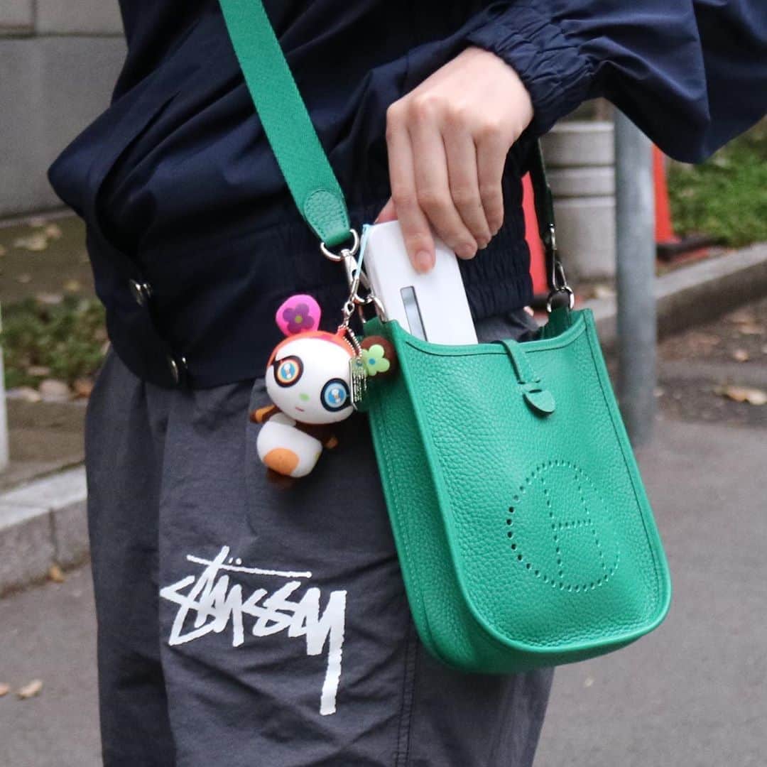 Vintage Brand Boutique AMOREさんのインスタグラム写真 - (Vintage Brand Boutique AMOREInstagram)「Louis Vuitton x Takashi Murakami petit panda bag charm key holder   On website search for AO30075  ✈️Free Shipping Worldwide 📩DM for more info and pricing  ➡️info@amorevintagetokyo.com   #ヴィンテージ #ルイヴィトン  #ヴィンテージルイヴィトン #アモーレ #アモーレトーキョー #表参道 #青山 #東京 #louisvuitton #vintage #LV #vintageLouisvuitton #vintagelv #amoretokyo  #amorevintage」11月6日 13時37分 - amore_tokyo