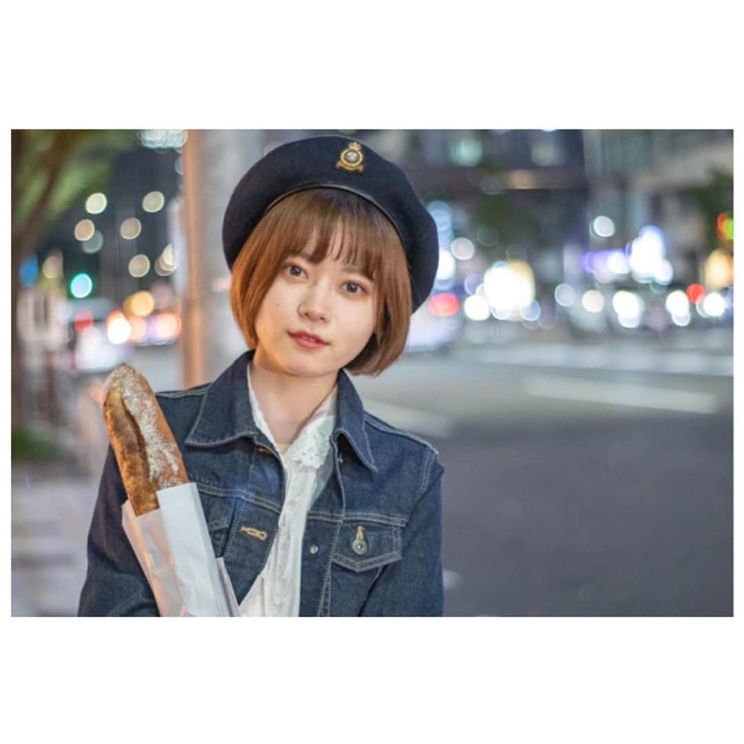 齋藤舞さんのインスタグラム写真 - (齋藤舞Instagram)「slide▶︎▶︎▶︎🇬🇧🥖 ・ ・ ・  Cap ⁵さんとのコラボ②✨  こちらは【英国女子風】をテーマに コーデしてくださいました♡  Cap ⁵さん天才...(2回目)  ・ ・ ・ ・ ・ この撮影の時、めちゃくちゃお腹空いてたので撮影終わった瞬間フランスパンにかじりつきました🥖  そのあと皆でラーメンも食べましたとさ🍜🍥  ・ ・」11月6日 13時47分 - misstmu2020no3