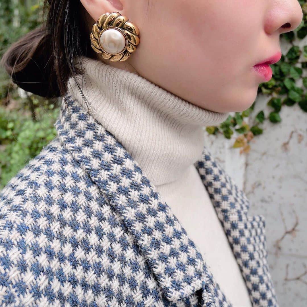 Vintage Brand Boutique AMOREさんのインスタグラム写真 - (Vintage Brand Boutique AMOREInstagram)「Vintage Chanel pearl earrings   📌This item is not on the webstore, please send us a direct message to purchase.  ✈️ Free Shipping Worldwide 📩 DM for more info ➡️ info@amorevintagetokyo.com   #AMOREvintage #AMORETOKYO #tokyo #Omotesando #Aoyama #harajuku #vintage #vintageshop #ヴィンテージ #ヴィンテージショップ #アモーレ #アモーレトーキョー #表参道 #青山 #原宿#東京 #chanel #chanelvintage #vintagechanel #ヴィンテージ #シャネル #ヴィンテージシャネル #シャネルヴィンテージ #amoreomotesando #アモーレ表参道」11月6日 13時50分 - amore_tokyo