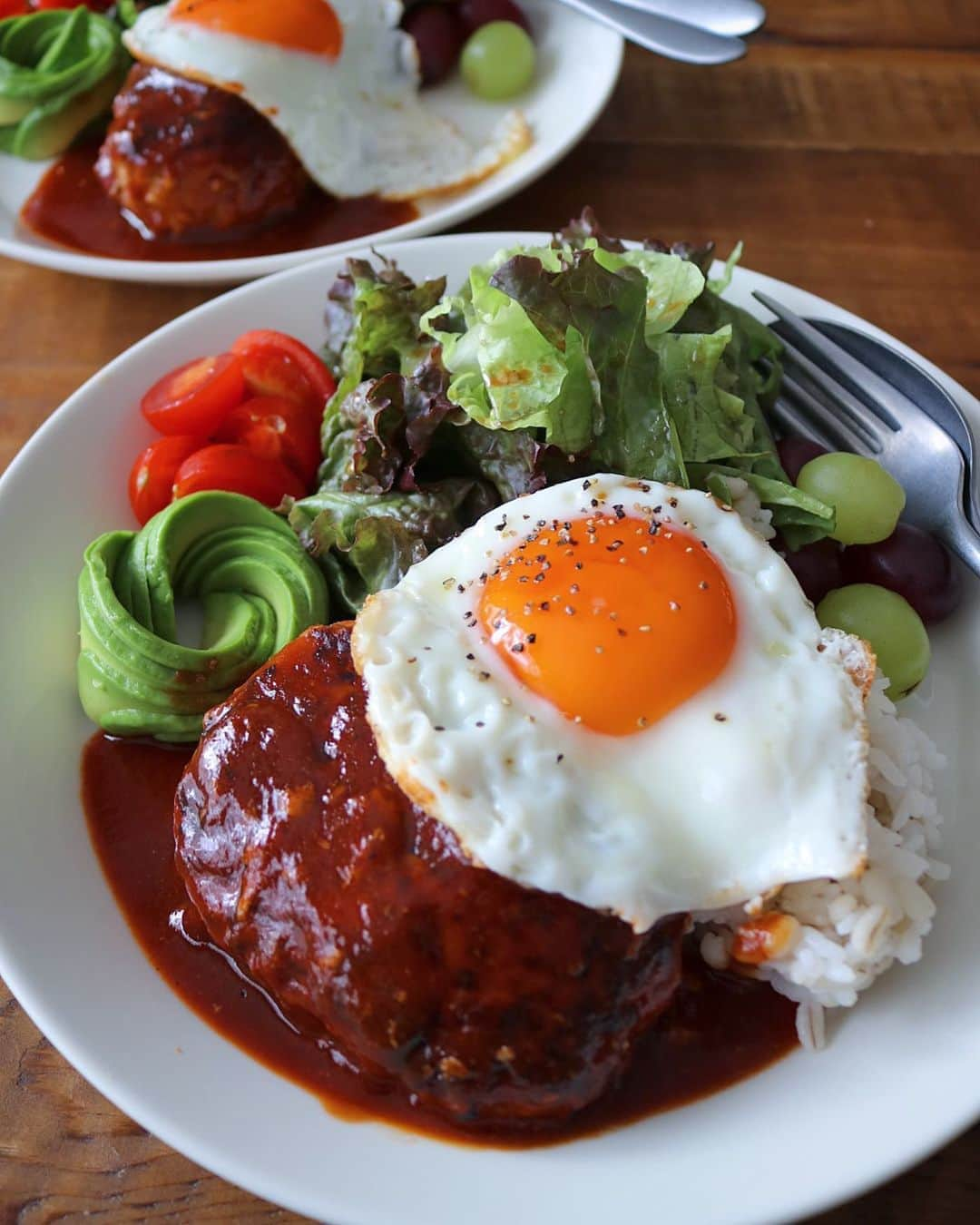 まいちくさんのインスタグラム写真 - (まいちくInstagram)「2020.11.6🍳 ． ． 今日の昼ごはんはロコモコプレート🌺 ． ． たまにはガッツリメニューでパワーチャージ💪 私はごはん抜きに←気休め程度🤣 ． ハンバーグのお肉は @myself.fromfarm さんから送っていただいたありすぽーく の生ハンバーグ。 冷凍されてくるので昨日から冷蔵庫で緩やかに解凍しておきました。 個包装なので必要な分だけ使えるのが嬉しい😆 ． @myself.fromfarm さんは安心・安全なお肉を生産者グループから直接ご家庭にお届けするECサービス。 とても美味しい上、価格もお求めやすくてありがたい商品がたくさんのサイトです。 国産ブランド肉が豊富で色々選べて楽しい💕 ． お値段以上のお味なのでぜひ一度チェックしてみてね。 ． https://myself.fromfarm.jp/ ． ストーリーにもURL貼っておきますね。 ． ． ． #ロコモコ#ロコモコプレート #ポークハンバーグ#ランチ#昼ごはん #昼食 #ありすぽーく #foodstagram#instafood #delistagrammer#kurashiru#locari #フーディーテーブル#おうちごはん #igersjp#ellegourmet #ouchigohanlover #マカロニメイト#ご飯でエールを #yummy#yum#foodporn #homecooking #japanesefood#foodlovers#foodie」11月6日 13時55分 - maichiku3