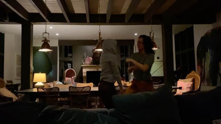 ミシェル・ブランチのインスタグラム：「Just call me #SpikeJonze Fatboy Slim ft. @nicbranch @a.riana.t  #takeone If your election lasts longer than 48 hours...living room dance party 💃🏻」