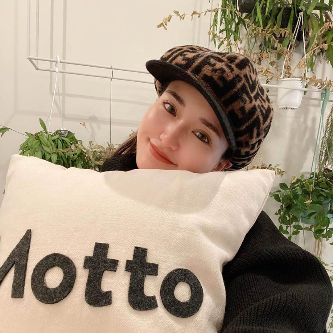 カナさんのインスタグラム写真 - (カナInstagram)「Motto 表参道店で ・肌革命コース ・小顔矯正 ・ハイドラフェイシャル ・プラセンタパック をしてきたよ🧖🏼‍♀️🌿 @motto_omotesando 💡 ． 綺麗でオシャレな空間で 久しぶりに最高なご褒美時間を過ごせて幸せすぎたの…😢🤍 ． Mottoの肌革命コースと小顔矯正は 美肌と小顔が目に見えて効果を実感できるから 本当〜に大好き！🥰 お肌と小顔はずっと必ずMottoさんにお任せしてるよ🎶 ． 他にも全身脱毛、ホワイトニング、 光豊胸、痩身、ニキビコース、 カッピング… たくさんのメニューがあるよ！ ． 男性も女性もみんな通えるサロンで 全国にも店舗があるので お近くのMottoをぜひチェックしてみてね！☀️ ． @motto_utsunomiya  @motto_shinsaibashi  @motto_daikanyama  @motto_takasaki  @motto_sapporo  @motto_funabashi  @motto_kashiwa  @motto_tokushima  @motto_kanazawa  @motto_shizuoka @motto_kumamoto  @motto_hiroshima  ． #Motto #Motto_omotesando #omotesando #全身脱毛　#フェイシャルエステ #ホワイトニング　#痩身 #cyberjapan」11月6日 14時02分 - _kana627_