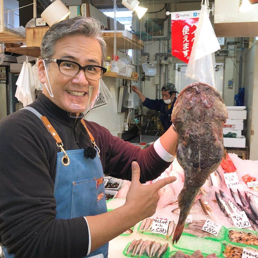 北海道放送「今日ドキッ!」さんのインスタグラム写真 - (北海道放送「今日ドキッ!」Instagram)「グッチーさんがつくるごちそう鍋🍲 小樽っ子の台所「南樽市場」で 旬の素材を探します🐙🦐🐠🐟🐡 ベースには、簡単手軽に使える花咲がにの旨みたっぷりスープを！ #生中継 #小樽 #南樽市場 #旬の魚  #冬は鍋 #鍋料理 #北海道グルメ  #久原本家 #北海道アイ #花咲がに  #HBC #今日ドキッ」11月6日 14時30分 - hbc_kyodoki