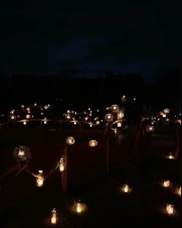 のインスタグラム：「🕯🕯🕯#PR#trip#travel#kamakura#sea#enoshima#pacificdrivein#あや旅成長日記#江ノ島#鎌倉#江ノ島キャンドル #babyshop#ベイビーショップ#ベイビーショップOii秋冬新作#Oii#ベイビーショップOii秋冬新作 ・ ・ ・ 先日の鎌倉散歩の様子👨‍👩‍👧💓 （ @konatsumaru_0518 のアカウント フォローしてくださっている方は 動画重複してしまいすみません😭） ・ その中で娘のアウターへの 問い合わせが多かったのでこちらで 紹介させてください✨ ・ 今回のアウターは スウェーデン発のOiiさんのアイテムで @babyshop さんで購入しました🙆‍♀️ ・ 日本語サイトだから安心してお買物できるし 現地設定オフィシャル価格なので 日本で買うより安いのが嬉しいです💛 ・ お散歩ついでに 江ノ島キャンドル2020にもいけて 大満足の1日でした✨ ・ 🗒 https://jp.babyshop.com/oii/s/2272」
