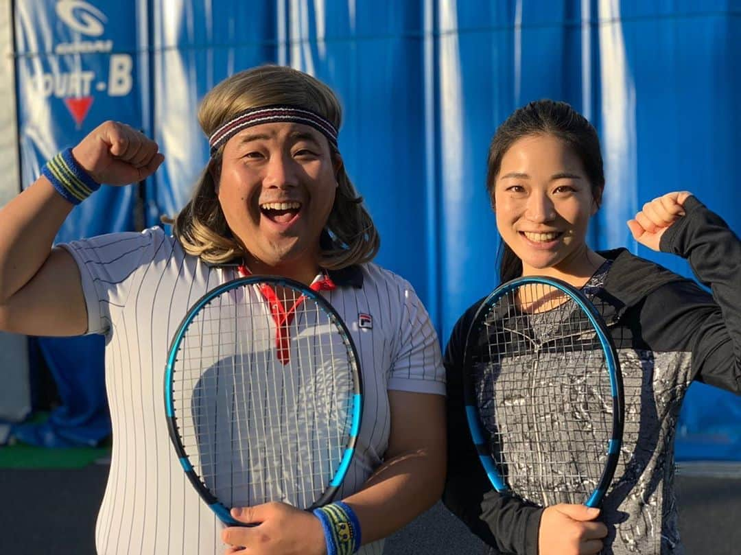 吉冨愛子 さんのインスタグラム写真 - (吉冨愛子 Instagram)「昨日はYouTubeの撮影でした🎾 最近同じ現場の事が多いバモス！わたなべさんと😂 またアップされたらお伝えします😊 選手の時得意だったフォアハンドの特集です🙃🙃 楽しみにしててください😊  #テニス #youtube #撮影 #お笑い #芸人 #バモスわたなべ #フォアハンド #babolat #アオヤマスポーツ #アスリート #テニス選手 #スポル品川大井町」11月6日 14時43分 - aiko_yoshitomi