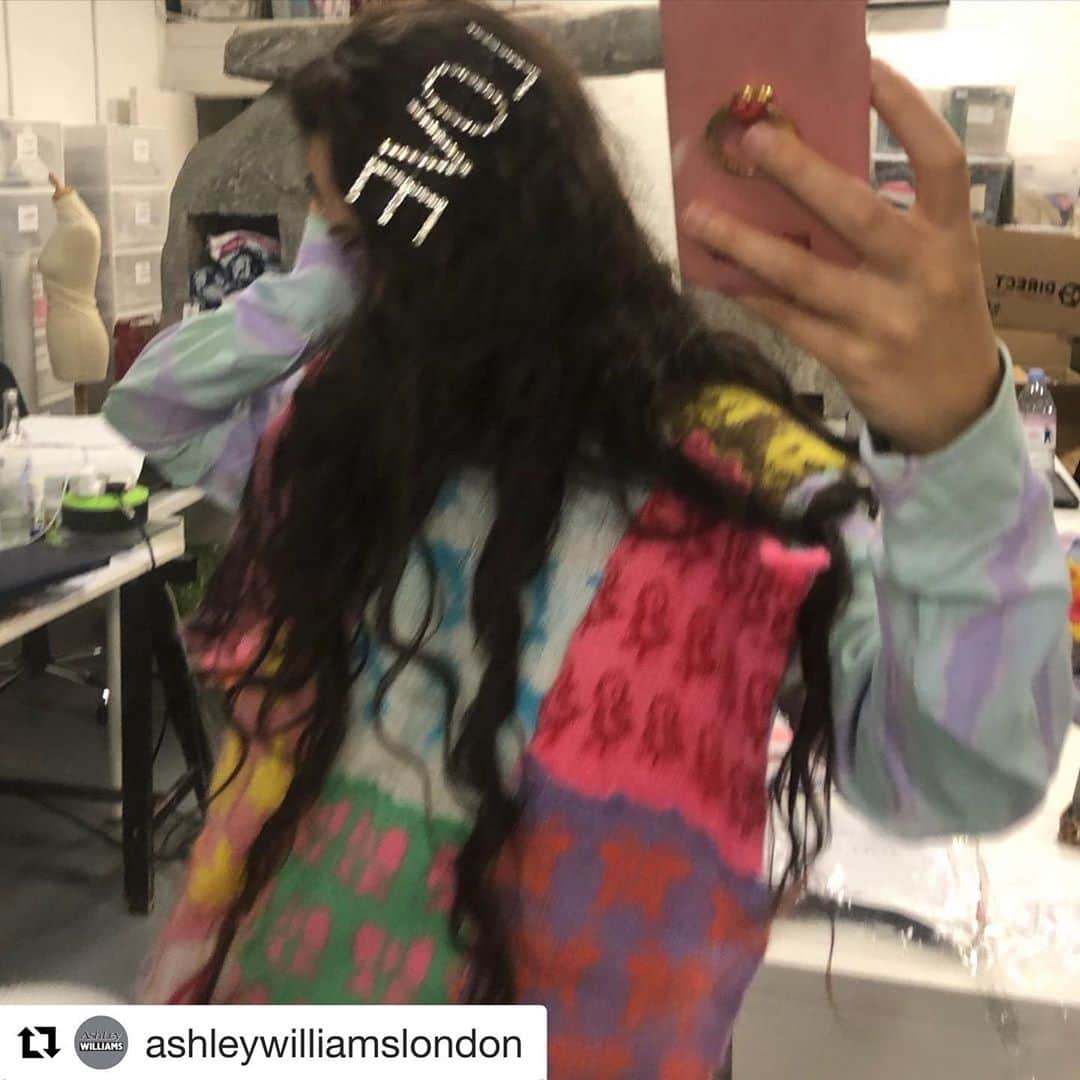 Sisterさんのインスタグラム写真 - (SisterInstagram)「ASHLEY WILLIAMS  KNIT JUMPER/PATCHWORK ¥95,000 (+tax)  #ashleywilliams #sister_tokyo   #Repost @ashleywilliamslondon with @get_repost ・・・ 🔪SS21 🩸LOOK BOOK 💌NEXT WEEK 🐾 𝐼 𝒸𝒶𝓃 𝓃𝑒𝓋𝑒𝓇 𝓁𝑒𝒶𝓋𝑒 𝓉𝒽𝑒 𝓅𝒶𝓈𝓉 𝒷𝑒𝒽𝒾𝓃𝒹🐾」11月6日 14時51分 - sister_tokyo