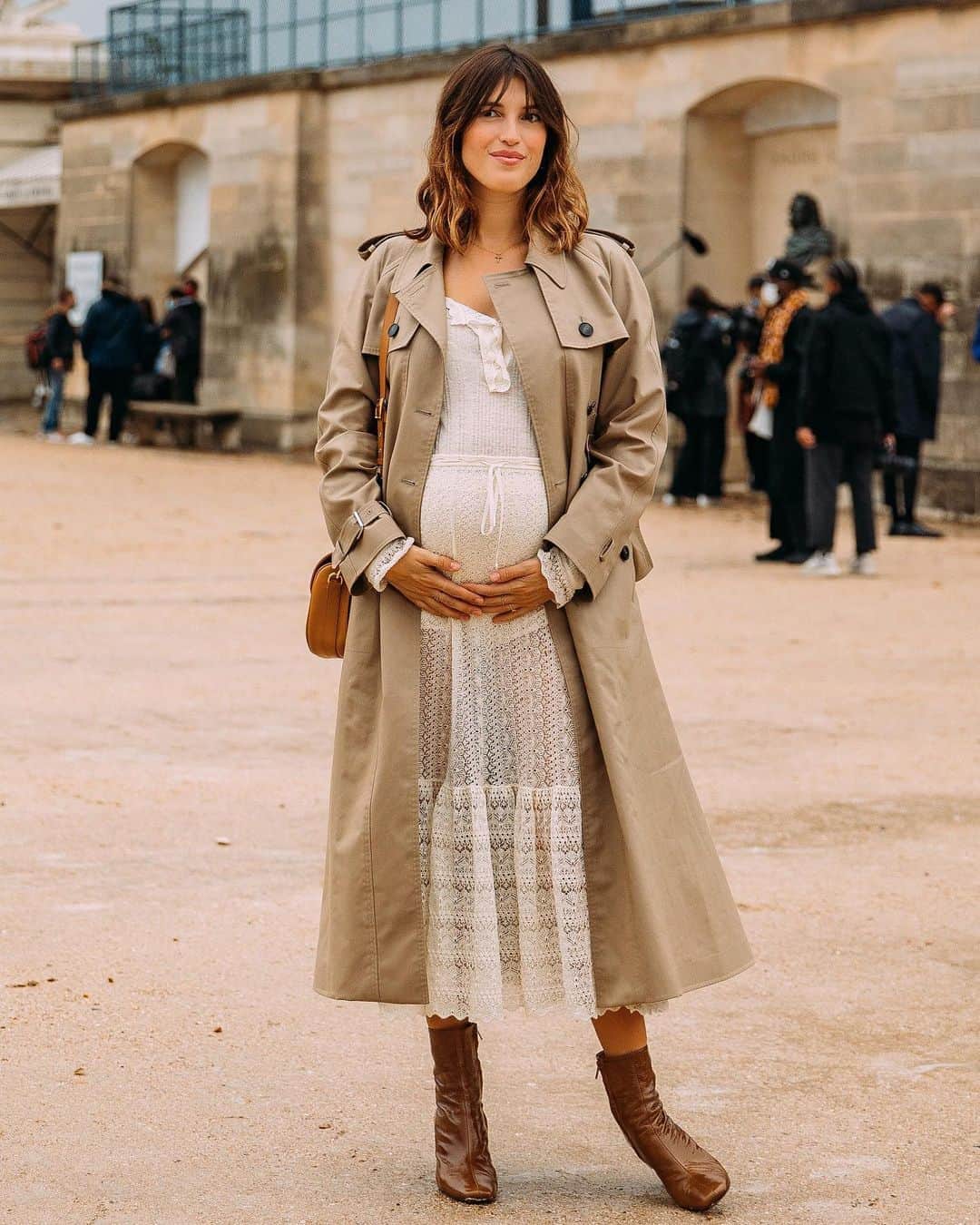 Vogue Australiaさんのインスタグラム写真 - (Vogue AustraliaInstagram)「From falling in love with feel-good knits, to the lipstick that enhances her maternity glow, French It girl @jeannedamas shares her top tips for mastering pregnancy style the modern Parisian way at the link in our bio. 📷 @styledumonde」11月6日 15時02分 - vogueaustralia