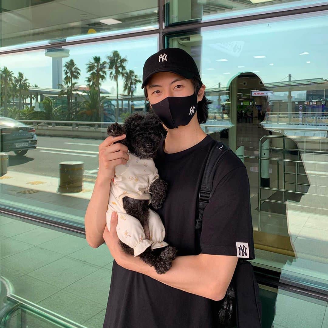 のインスタグラム：「엠엘비맨과사진빨안받는깜순이하이 #협찬#mlbcap#mlb마스크#mlbcrew#mlbkorea」