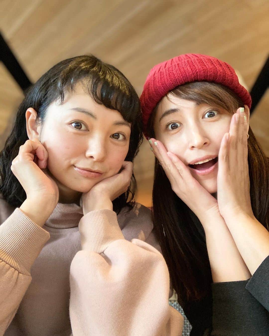 長谷部瞳のインスタグラム：「＊ 永冶ミユキちゃんと。@n.miyuki919   同じタイミングで事務所に入ったモデル友達💕 今は脚本や演出を手がけるクリエイティブママです。  今日は二子玉川billsのパンケーキを食べにGo!!🥞 朝8:30からやってるので、子どもを園に送ってそのまま流れで入れる！ ママに嬉しいお店です🍴  いやぁ〜。モデルがいいと、写真撮るのも楽しいわ📷  #パンケーキ #bills #cafestagram #カフェスタグラム #instapancake #東京パンケーキ #パンケーキ部 #二子玉川 #二子玉川カフェ #二子玉川ランチ #フォトジェニックスイーツ #ママ友 #ママ会 #女の子ママ #男の子ママ」