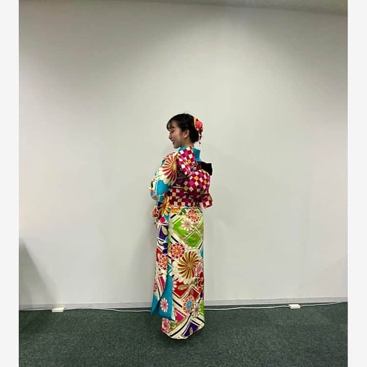 竹村夏音さんのインスタグラム写真 - (竹村夏音Instagram)「1日目のファッションショーで着用した振袖は、オンディーヌ町田店様からお借りしました👘♡  髪飾りも可愛くて、とりあえず全部可愛かったんです🤦🏼‍♀️  ありがとうございました😌🤍  #オンディーヌ町田店」11月6日 15時18分 - _tink159_