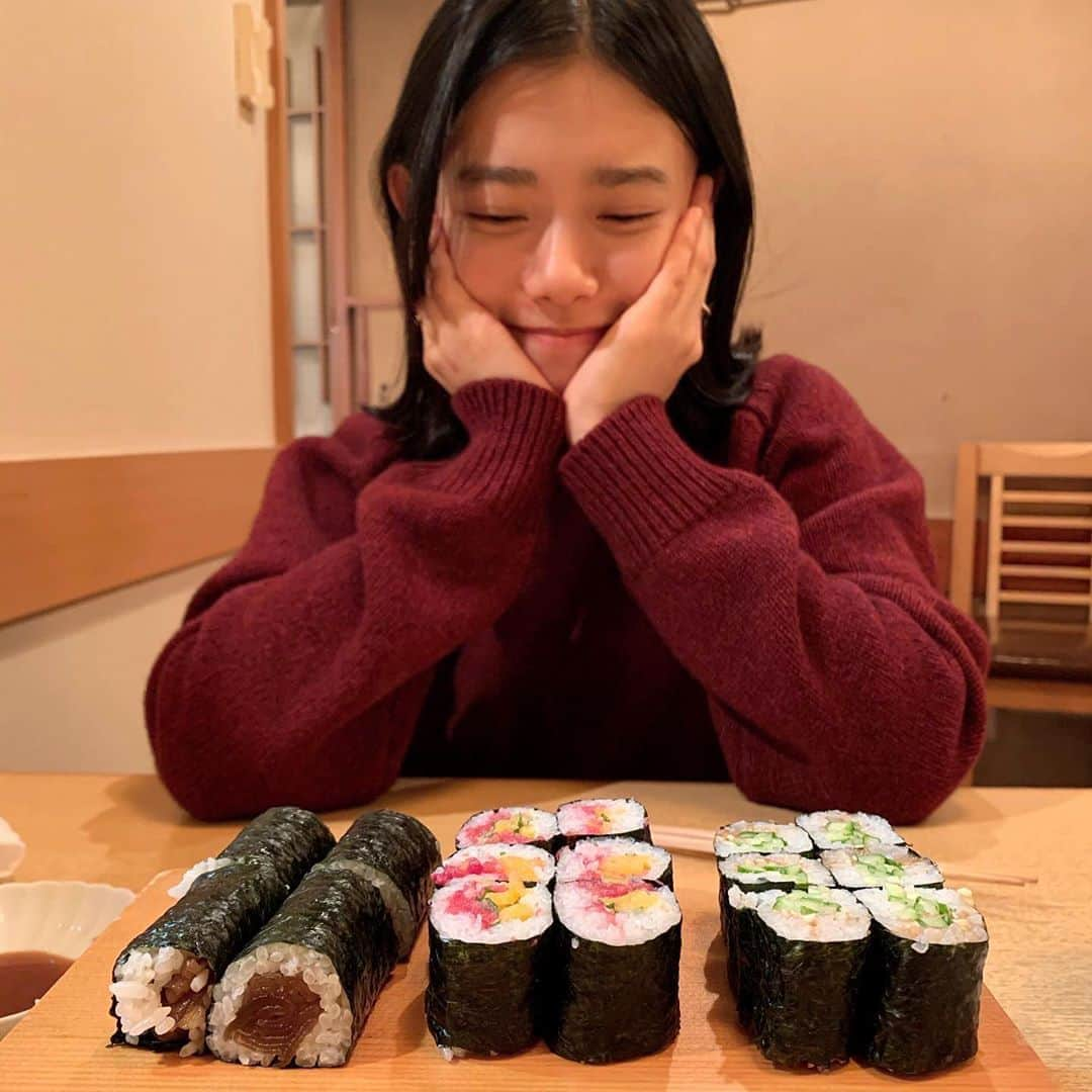 杉咲花のインスタグラム：「いつかの　パワーチャージ、🍣」