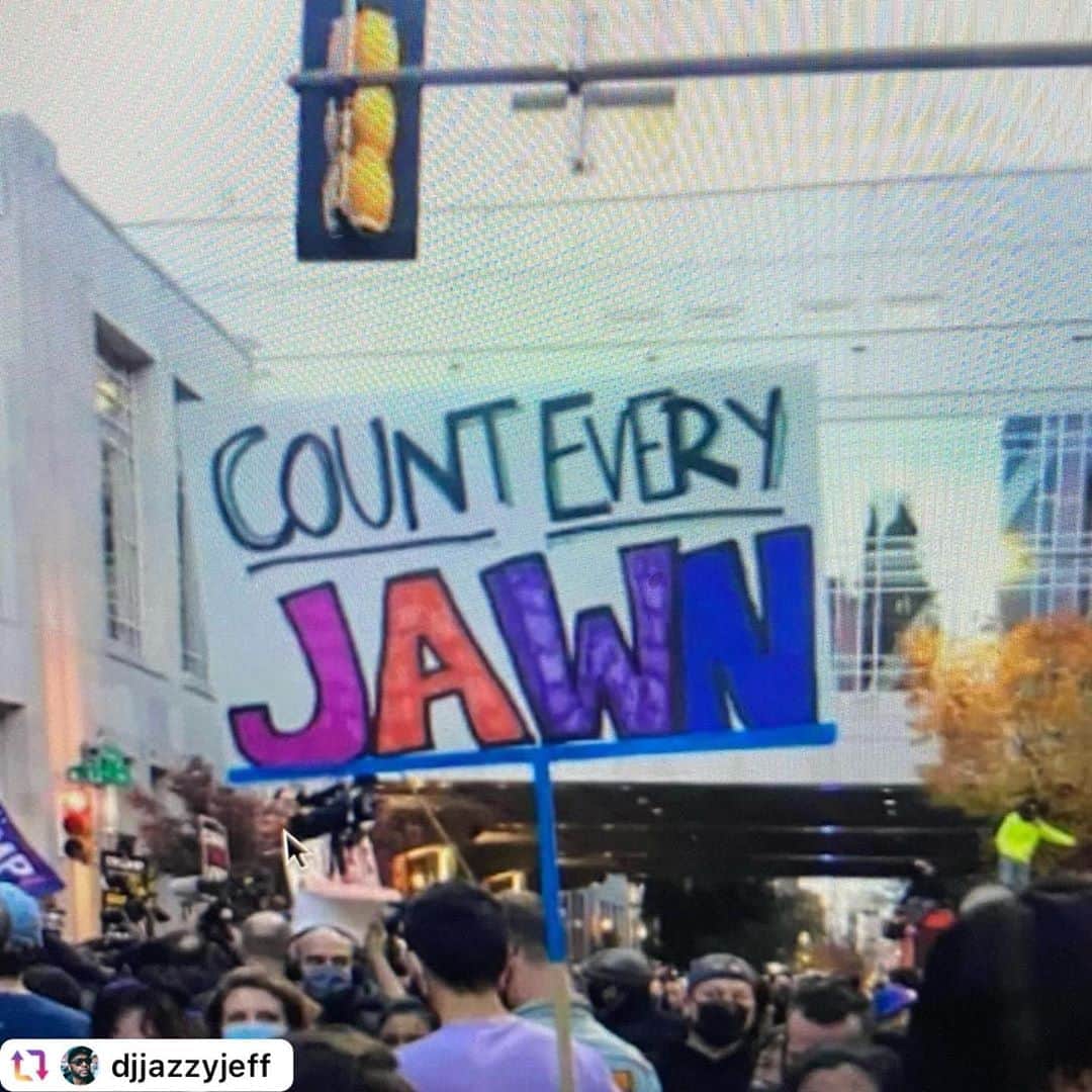 マイケル・グラント・テリーのインスタグラム：「YES. #philly」