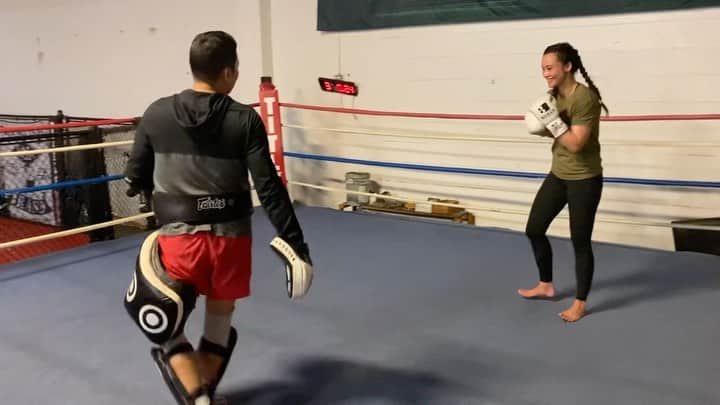 のインスタグラム：「#muaythai with @anhfairtex 🤩」
