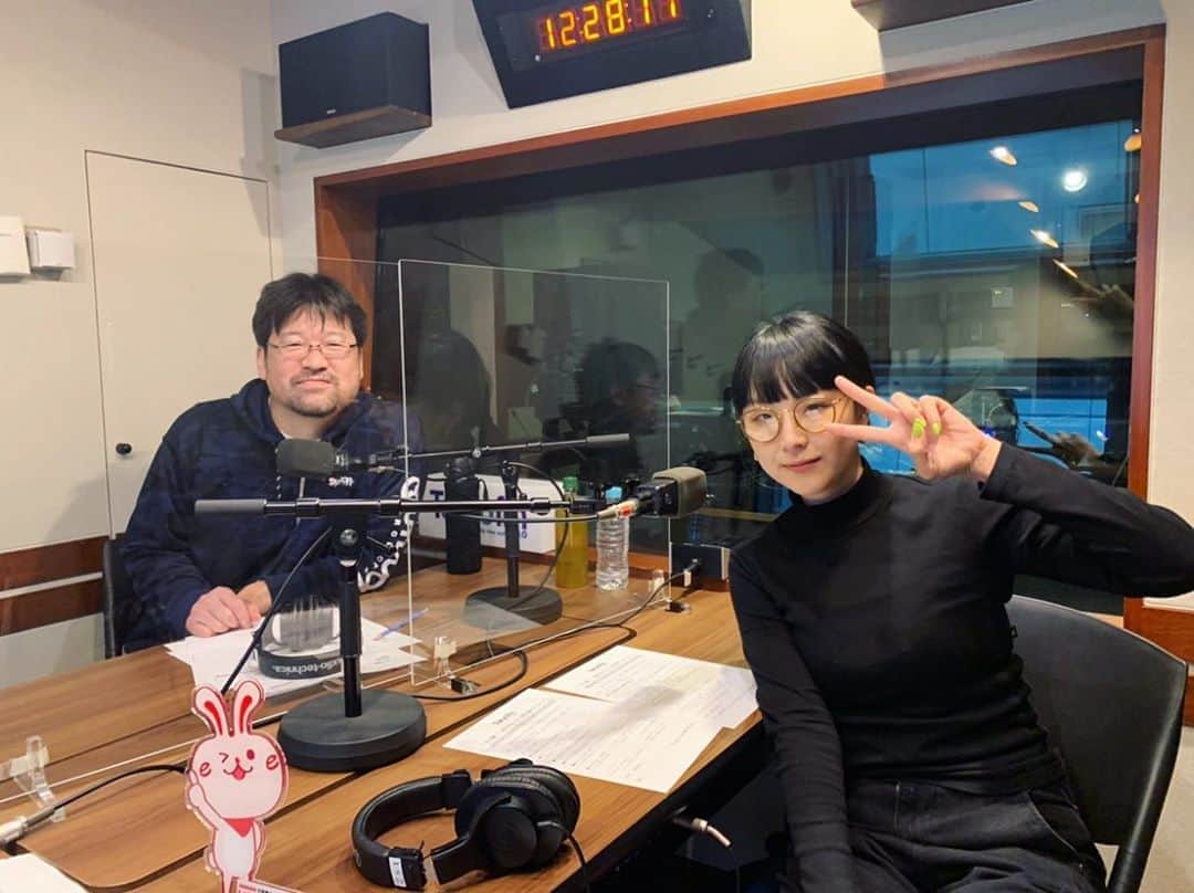 Young Juvenile Youthのインスタグラム：「TOKYO FM 「いい部屋ジロー」　 11月7日（土）11時〜11時25分　 佐藤二郎さんには内緒で登場して正体を当ててもらうというサプライズで！ 結果かなり意外な展開になりました😂  楽しすぎて一瞬で終わってしまった、、🥺 聴いてね！ やっぱりラジオ好きだなー📻  #いい部屋ジロー  #Tokyofm  #佐藤二郎 #松田ゆう姫」