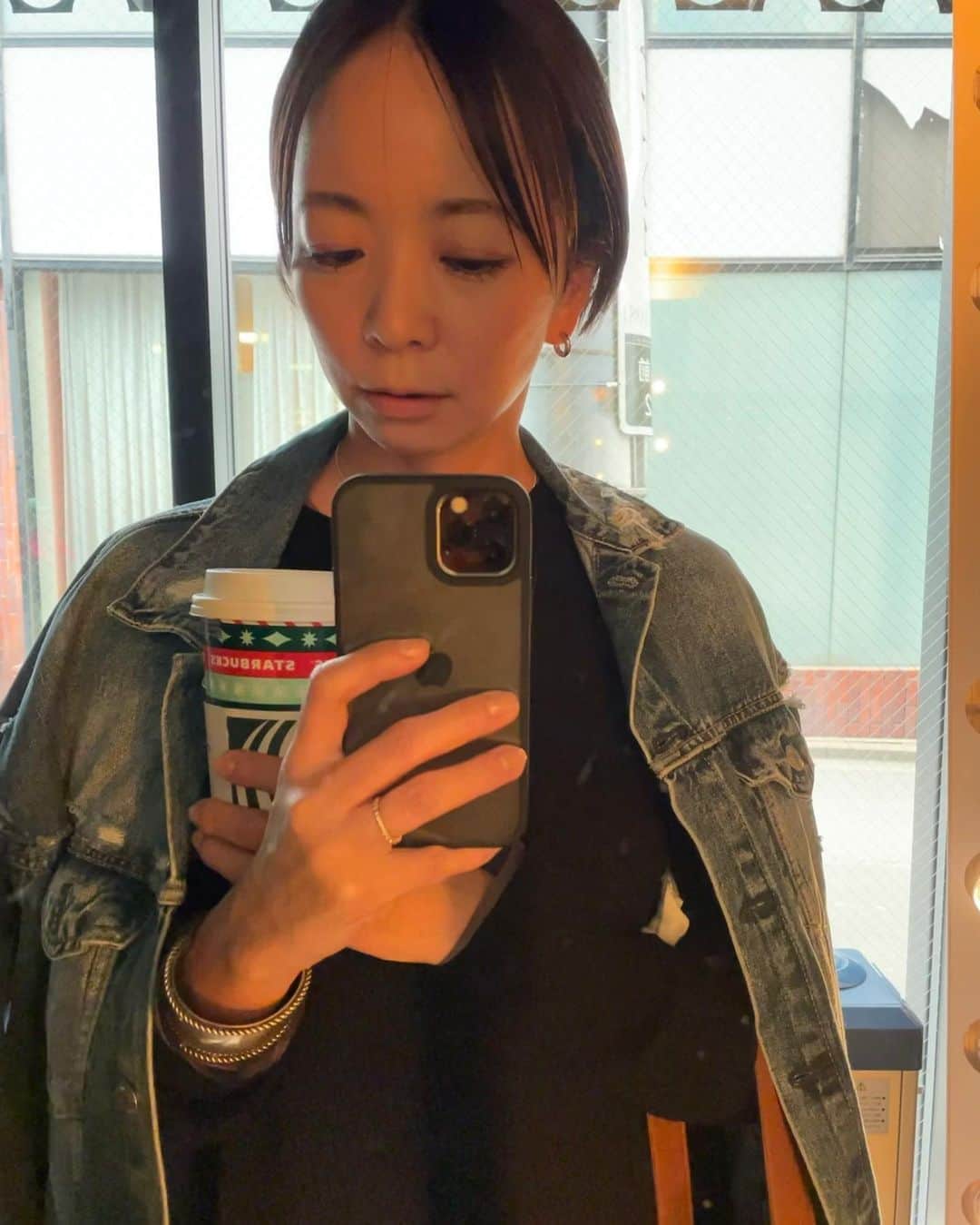 EMIのインスタグラム：「⭐︎ 少しづつボブの形になってきた。 信頼度120%の @ayakoyanagi ♡ マジックトリートメントとカラーで ツルツル〜✨ ありがとう😘」