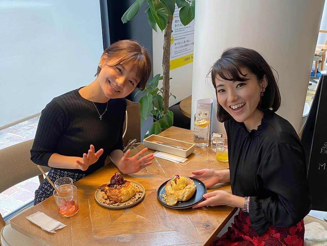 桜帆ゆかりさんのインスタグラム写真 - (桜帆ゆかりInstagram)「先日の楽しいlunch &tea time🥰❤️一期下の#新菜かほ ちゃんあやこっぺと🥞✨ボブになってて可愛い💕久しぶりに色々お話ししてましたーー♬  パンケーキが信じられない位空気入ってて笑　溶けていきました🤤ほぼ空気でした。  #ランチ後のパンケーキ　#美味しすぎました😋 #2枚目の首の曲がり気になるわぁ　#宝塚OG」11月6日 16時05分 - chahoroo93