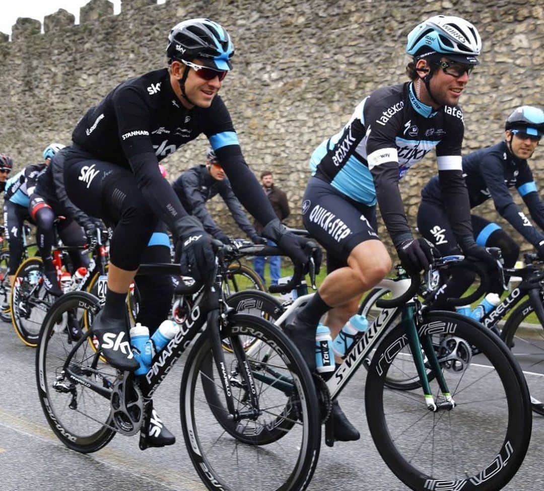 マーク・カヴェンディッシュのインスタグラム：「When there’s debate about the toughest cyclist you’ve ever met, there’s only ever been one answer from me: @ianstannard87. But off the bike, a gentle giant, absolutely loved by everybody who knows him. Mate, your loyalty, commitment & strength to dig deep are values for life, not just cycling. It’s been a real joy to grow through this sport with you. Thank you for everything. Not just what you’ve done for me, but what you’ve done for cycling. Congratulations on a brilliant career. Enjoy retirement with your beautiful family x」