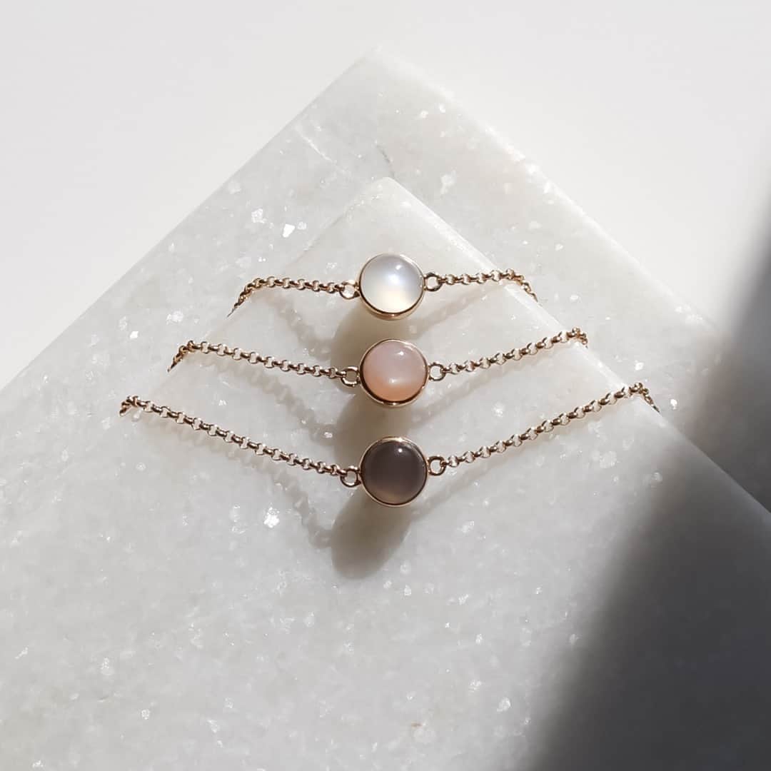 ジュリーサンドラゥさんのインスタグラム写真 - (ジュリーサンドラゥInstagram)「Which Lumina Bracelet is your favorite? Comment with a heart 🤍🤎💗⠀⠀⠀⠀⠀⠀⠀⠀⠀ ⠀⠀⠀⠀⠀⠀⠀⠀⠀ ⠀⠀⠀⠀⠀⠀⠀⠀⠀ #juliesandlau #juliesandlaujewelry #jewelry #bracelet #lumina #moonstone #gold #finejewelry #exclusive」11月6日 16時30分 - juliesandlau