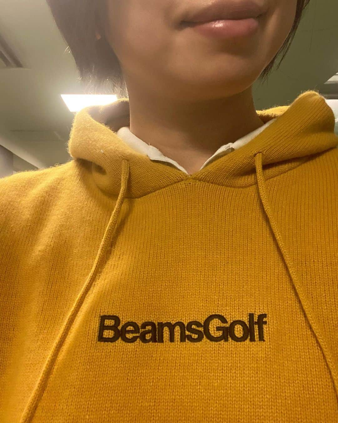 勝又優美さんのインスタグラム写真 - (勝又優美Instagram)「今日のお仕事BEAMS GOLFコーデ！オレンジレーベルのフード付きニットにもうお馴染みの宇宙✨スカート😆💕 ↓ https://www.beams.co.jp/staff/363/?type=4  ビームス&ウィンズ ステーション 03-3214-0800  #beamsgolf #ビームスゴルフ  #秋冬新作#ゴルフレッスン #ゴルフコーチ#ゴルフスクール  #勝又優美 #golf #golfstagram  #可愛い#ゴルフウェア #ゴルフ女子 #ゴルフ#beams」11月6日 16時33分 - yumi.katsumata