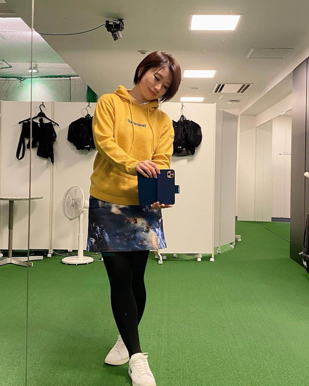 勝又優美さんのインスタグラム写真 - (勝又優美Instagram)「今日のお仕事BEAMS GOLFコーデ！オレンジレーベルのフード付きニットにもうお馴染みの宇宙✨スカート😆💕 ↓ https://www.beams.co.jp/staff/363/?type=4  ビームス&ウィンズ ステーション 03-3214-0800  #beamsgolf #ビームスゴルフ  #秋冬新作#ゴルフレッスン #ゴルフコーチ#ゴルフスクール  #勝又優美 #golf #golfstagram  #可愛い#ゴルフウェア #ゴルフ女子 #ゴルフ#beams」11月6日 16時33分 - yumi.katsumata