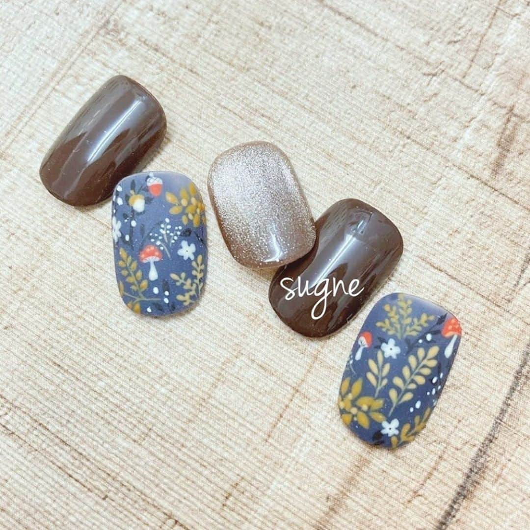 ネイル アイ サロン スグネのインスタグラム：「design by @_mio__t  @ono_nail_    #sugne #nail  #nailart #ネイル #ネイルデザイン #カジュアルネイル #ショートネイル #ネイル #ニュアンスネイル #ニュアンスアート #大人っぽいネイル #高田馬場ネイル #高田馬場 #네일 #네일스타그램  #手描きネイル」