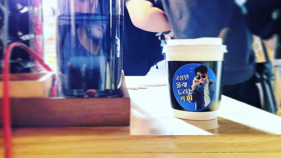 チ・ジニさんのインスタグラム写真 - (チ・ジニInstagram)「@ikkle_entertainment #십전대보탕☕️ #무농약귤피차🍊 #에스프레소☕ #츄러스🫔 #세트장에서 #차안에서 #식당에서  #대기실에서 #매번고맙습니다🙇🏻‍♂️ #건강하세요💪 #열심히할게요👍🤪👍」11月6日 16時39分 - actor_jijinhee