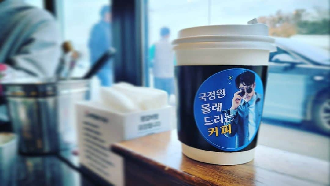 チ・ジニさんのインスタグラム写真 - (チ・ジニInstagram)「@ikkle_entertainment #십전대보탕☕️ #무농약귤피차🍊 #에스프레소☕ #츄러스🫔 #세트장에서 #차안에서 #식당에서  #대기실에서 #매번고맙습니다🙇🏻‍♂️ #건강하세요💪 #열심히할게요👍🤪👍」11月6日 16時39分 - actor_jijinhee