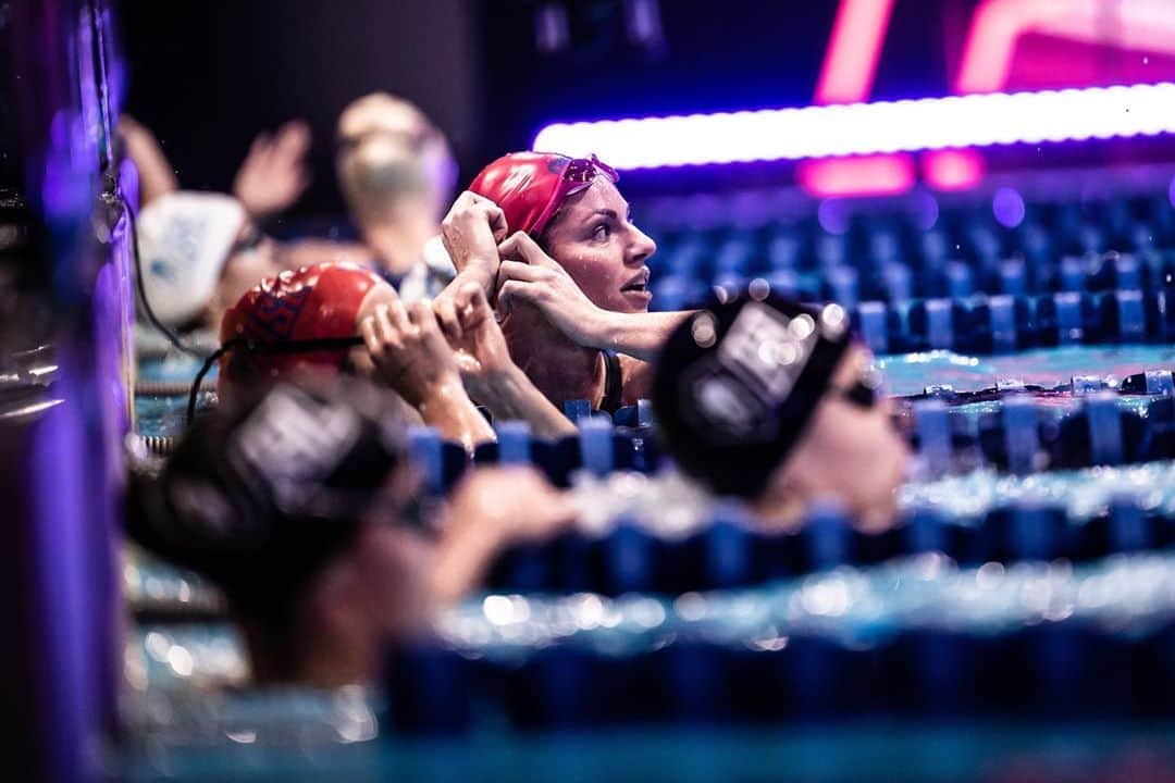 エミリー・シーボームのインスタグラム：「⚡️Energy Standard ready for Day 2!  @minekasapoglu  #aquapower #iswimleague #isl2020 #budapest #internationalswimmingleague #swimming #athlete」