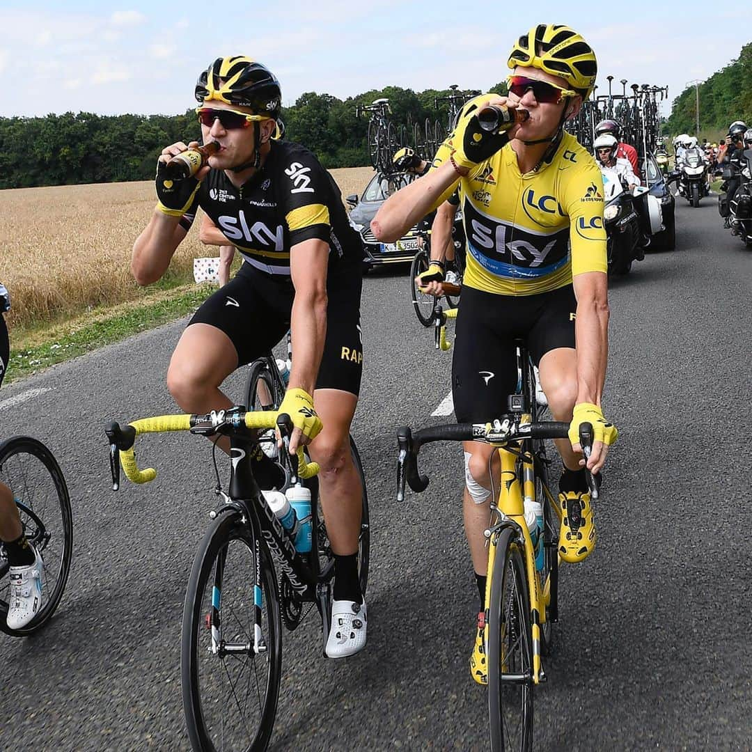 クリス・フルームさんのインスタグラム写真 - (クリス・フルームInstagram)「So many great moments spent with Yogi over the years! Such an awesome teammate 🙌 All the best in your retirement & enjoy the time with your girls ❤️ 📸 @gettyimages」11月6日 16時47分 - chrisfroome