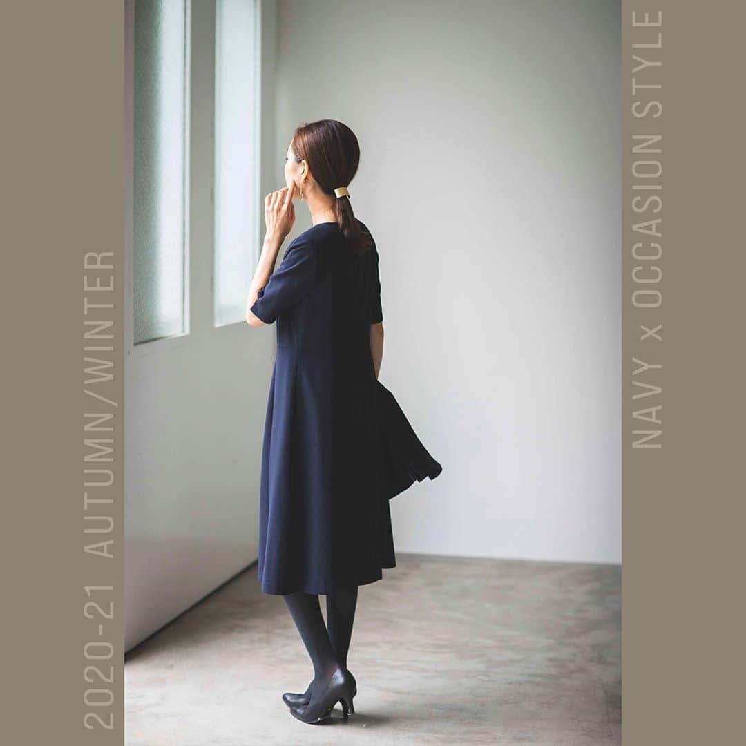 洋服の青山さんのインスタグラム写真 - (洋服の青山Instagram)「／／オケージョンにも間違いないネイビーコーデ／／﻿ ﻿ ﻿ ”働く女性を応援したい”﻿ ﻿ ﻿ 洋服の青山では、スーツだけではなく﻿ 「自分らしく働く美しさ」をテーマに﻿ 新しいオフィススタイルを提案いたします。﻿ ﻿ 今回ご紹介するのは王道のネイビーカラー﻿ 大切な行事やかしこまった場面でも重たすぎず﻿ 品のあるコーディネートに🌹﻿ ﻿ ﻿ ﻿ ◆STYLE 01　１枚は持っておきたいシンプルなワンピース﻿ ﻿ ワンピース　AN205048-C　¥10,000+tax （着用：9）﻿ ジャケット　AJ205048-C　¥15,000+tax （着用：7）﻿ パンプス　　APP18101　¥9,900+tax﻿ ﻿ ﻿ ◆STYLE 02　たっぷりギャザーが華やかなセットアップ﻿ ﻿ ブラウス　WBL205224-23　¥3,900+tax （着用：M）﻿ スカート　WS205224-C　¥7,900+tax （着用：M）﻿ アウター　AWL20009-81　¥23,000+tax （着用：9）﻿ パンプス　APP20101-23　¥9,900+tax﻿ ﻿ ﻿ モデル身長：163cm﻿ アクセサリー/スタイリスト私物﻿ ﻿ ﻿  ＼　公式サイトリニューアル📣　／﻿ ------------------------------﻿ ﻿ 洋服の青山【レディスアカウント】では﻿ 毎日がもっと楽しくなる✨﻿ #遊べる選べるシゴト服 を紹介中🕊﻿ ﻿ 商品に対するお問い合わせは﻿ コメント・DMでお待ちしてます✉️﻿ ﻿ ------------------------------﻿ ﻿ ﻿ ﻿ #遊べる選べるシゴト服﻿ #洋服の青山﻿ #オフィスカジュアル﻿ #オフィスコーデ#オフィススタイル﻿ #オフィスファッション﻿ #OLコーデ #キャリアウーマン﻿ #お仕事コーデ #仕事コーデ﻿ #通勤コーデ #通勤ファッション﻿」11月6日 17時00分 - aoyama_ladies