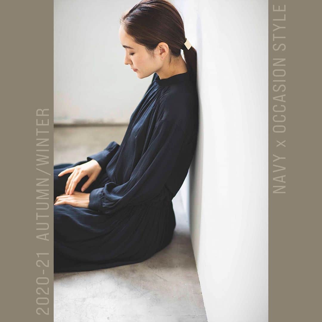 洋服の青山さんのインスタグラム写真 - (洋服の青山Instagram)「／／オケージョンにも間違いないネイビーコーデ／／﻿ ﻿ ﻿ ”働く女性を応援したい”﻿ ﻿ ﻿ 洋服の青山では、スーツだけではなく﻿ 「自分らしく働く美しさ」をテーマに﻿ 新しいオフィススタイルを提案いたします。﻿ ﻿ 今回ご紹介するのは王道のネイビーカラー﻿ 大切な行事やかしこまった場面でも重たすぎず﻿ 品のあるコーディネートに🌹﻿ ﻿ ﻿ ﻿ ◆STYLE 01　１枚は持っておきたいシンプルなワンピース﻿ ﻿ ワンピース　AN205048-C　¥10,000+tax （着用：9）﻿ ジャケット　AJ205048-C　¥15,000+tax （着用：7）﻿ パンプス　　APP18101　¥9,900+tax﻿ ﻿ ﻿ ◆STYLE 02　たっぷりギャザーが華やかなセットアップ﻿ ﻿ ブラウス　WBL205224-23　¥3,900+tax （着用：M）﻿ スカート　WS205224-C　¥7,900+tax （着用：M）﻿ アウター　AWL20009-81　¥23,000+tax （着用：9）﻿ パンプス　APP20101-23　¥9,900+tax﻿ ﻿ ﻿ モデル身長：163cm﻿ アクセサリー/スタイリスト私物﻿ ﻿ ﻿  ＼　公式サイトリニューアル📣　／﻿ ------------------------------﻿ ﻿ 洋服の青山【レディスアカウント】では﻿ 毎日がもっと楽しくなる✨﻿ #遊べる選べるシゴト服 を紹介中🕊﻿ ﻿ 商品に対するお問い合わせは﻿ コメント・DMでお待ちしてます✉️﻿ ﻿ ------------------------------﻿ ﻿ ﻿ ﻿ #遊べる選べるシゴト服﻿ #洋服の青山﻿ #オフィスカジュアル﻿ #オフィスコーデ#オフィススタイル﻿ #オフィスファッション﻿ #OLコーデ #キャリアウーマン﻿ #お仕事コーデ #仕事コーデ﻿ #通勤コーデ #通勤ファッション﻿」11月6日 17時00分 - aoyama_ladies