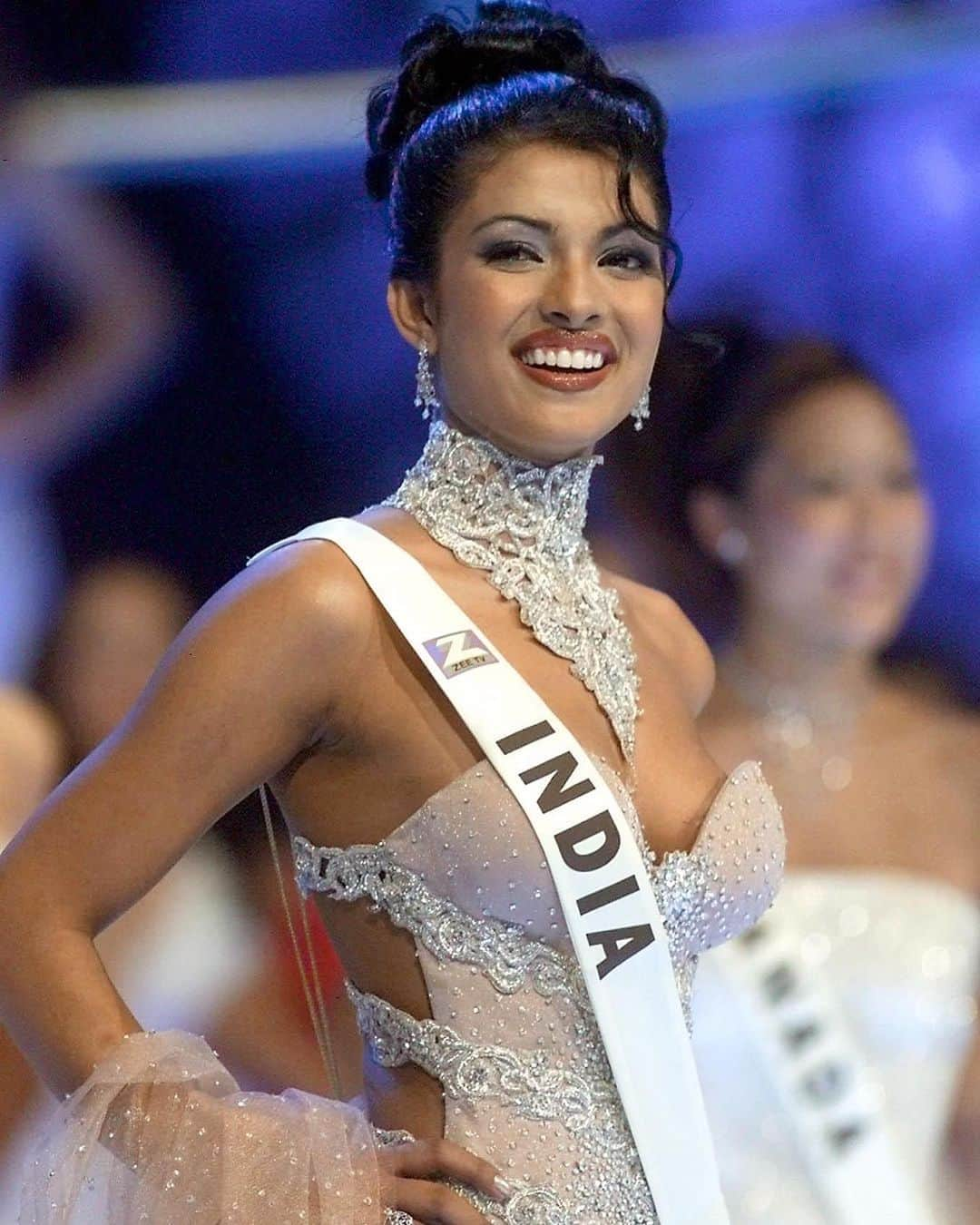 Just Jaredさんのインスタグラム写真 - (Just JaredInstagram)「The 20-year anniversary of Priyanka Chopra winning Miss World is later this month and she’s looking back at something that happened during this crowning moment. Tap this photo at the LINK IN BIO for the full story. #PriyankaChopra #MissWorld Photos: Getty/AFP」11月6日 17時18分 - justjared