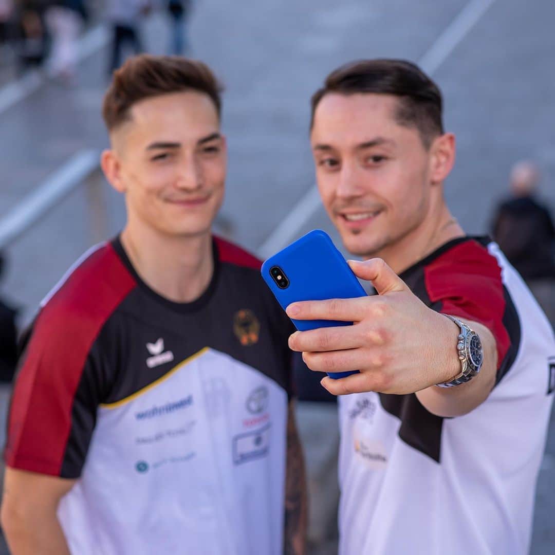 マゼル・ニューエンのインスタグラム：「Today I'll be live at 1pm on @deutscherturnerbund 's IG channel, together with @andy_toba . Don’t forget to tune in! 🔥📺」
