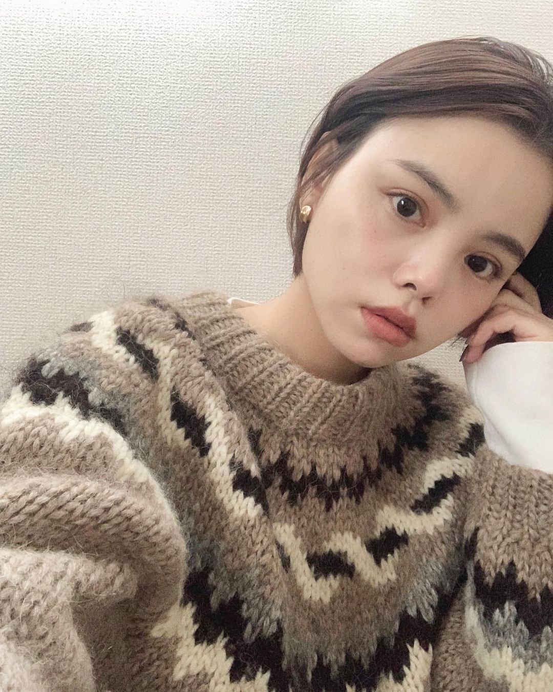 大津彩未のインスタグラム：「new knit 🧶　  大切に着よう😌 #vintage #記念に📷」