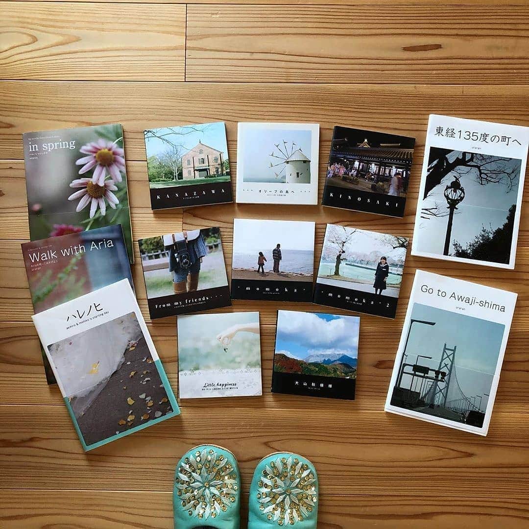 のインスタグラム：「本日ご紹介するのは、 uraran (@_uraran_)さまの作品🧚‍♀️ 素敵なコンセプトばかりの フォトブック作品集です📚 掲載お写真の左下の作品 『ハレノヒ』について コメントをいただきました🙌 . 『ハレノヒは、 甥の結婚式を纏めたもの。 プレゼントとしても つくったので喜んでもらえました✨ . 西宮のラボFRAME*3周年の時も 常連さんから写真とコメントを集めて BUNKOをプレゼントもしています😊』 と、uraran (@_uraran_)さま💐 . いろいろなライフイベントで Photobackを活用いただいている ようで本当にありがとうございます❣️ . 掲載しているお写真は その他様々な作品の中面の お写真でどれも雰囲気がある お写真ばかりで作品集のよう😍 次の作品も楽しみですね👀 . 代表で挙げてくださった 『ハレノヒ』については、 LIFEの36ページを 使用して綴られています🌿 存在感はありつつもパラパラと めくるのにはちょうどよい A5版サイズ。 まるで本屋さんに売っている 本のような帯付きなのもポイントです🤗 . uraran (@_uraran_)さま、 今回は素敵な作品を ありがとうございました🐈 . #photoback #フォトバック #フォトアルバム #フォトブック #フォトブックづくり #アルバム #photo #写真 #photoback作品紹介2020 #LIFE #BUNKO #作品集 #甥 #結婚式 #カメラ #想い出  #思い出」