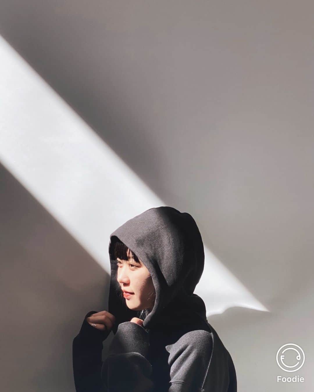 山下恵奈のインスタグラム：「むくが撮ってくれたこの写真﻿ 雰囲気いいからFoodieで加工してみた🌜✨﻿ ﻿ RO4のフィルターかけた📸﻿ お気に入り〜🤜🏻﻿ ﻿ #フーディーカメラ #foodietieup」