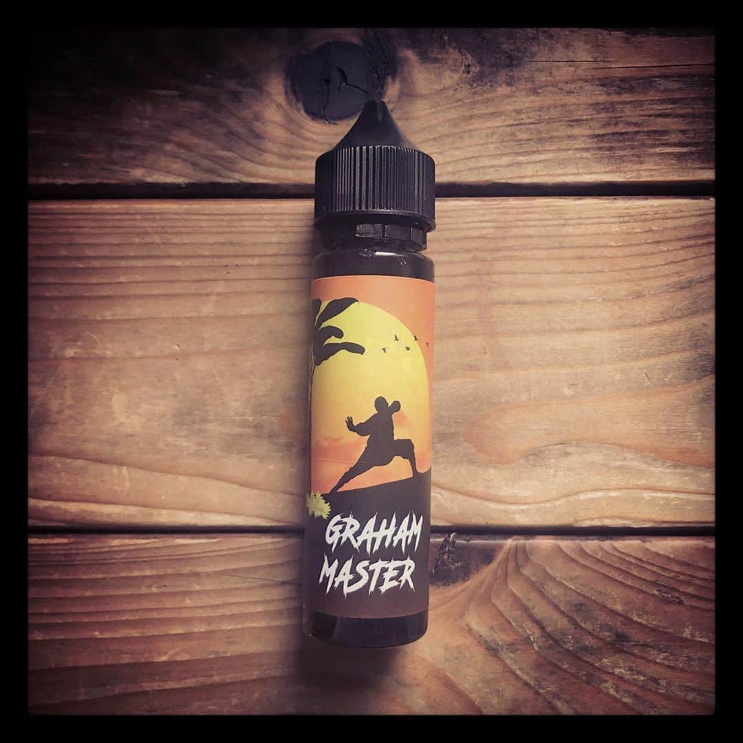 ケン・ロイドのインスタグラム：「Tasty Vape liquid gift from Go (Sads/Beyond Vape).  Graham cracker and banana flavor clouds.  先日Go君に頂いたバナナクッキー味のVapeリキッド。ケーキ系が1番好きなので、最高。 #Vape #Liquid #BeyondVape #Sads」