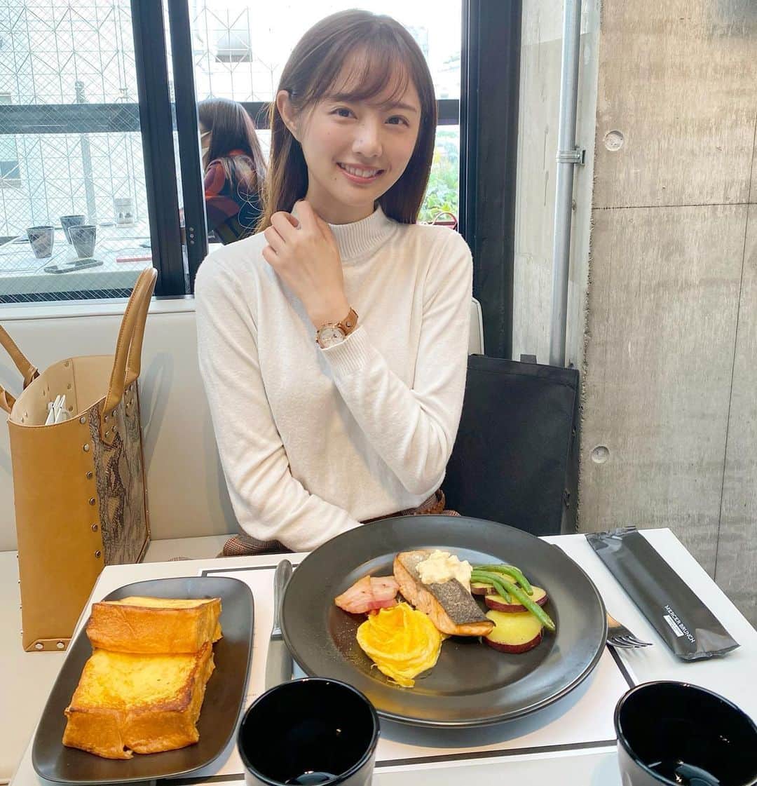 のインスタグラム：「りなちゃんと久しぶりに会ったよー👭マーサーのランチおいしかった🍴💖  お互い色んなこと起きてて、久しぶりの報告会はほんとに面白かった😂色んなことあるけど、一緒に頑張ろうね💪💕  #lobor さんの腕時計、使いやすくてここ最近毎日つけてる気がする☺️💛笑  #lunch #omotesando #omotesandocafe #表参道ランチ #マーサーブランチ #表参道カフェ #ランチ #カフェ #カフェ巡り #フレンチトースト #美味しかった #ご馳走様でした #🍴 💓」
