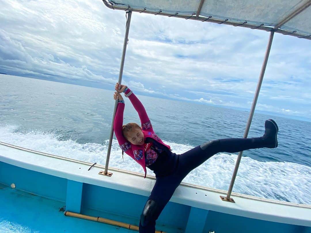大田明奈さんのインスタグラム写真 - (大田明奈Instagram)「世界最大級スキューバダイビングショップ ''2021年mic21アンバサダー''になりました〜❗️ 海の楽しさをもっと知りたいし、伝えて行けたらいいな🤿💕 #mic21 エーレナ、タマチャン、大田くん、しょーま❗️イントラ目指して頑張ろうね❗️ ・ #スキューバダイビング  #海　#sea #スキューバダイビング一緒にいこ #そんなに船早く走ってない」11月6日 17時56分 - moreakee