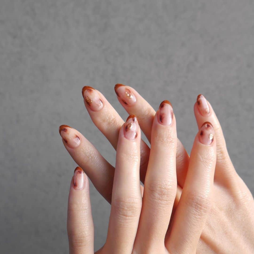 吉羽真紀さんのインスタグラム写真 - (吉羽真紀Instagram)「まみちゃん @mamisakuma の左手のネイルが可愛すぎてお揃いにした🤎🐆 両手はやりすぎかなぁと心配したけどそんなことなかった。可愛い♡ #レオパードネイル #ネイル #nail #nailstagram」11月6日 18時04分 - makiyoshiba_0911