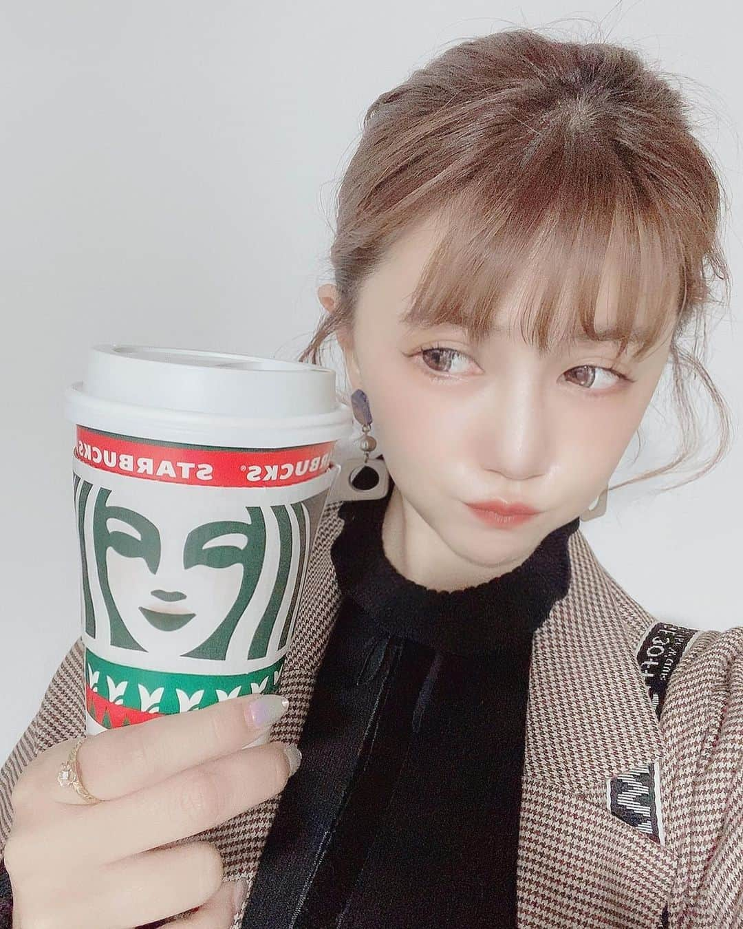 河西里音のインスタグラム：「I Love Starbucks♡ 抹茶ラテがスチ♡♡ #starbucks  #love #favorite #mattya #乳製品アレルギー  #豆乳に変更  #スタバカード #ありがたやー🙏」