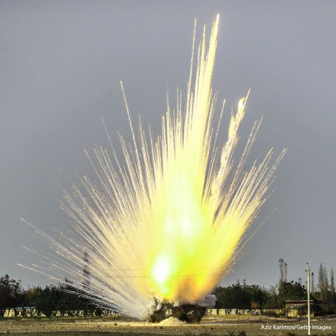 ABC Newsさんのインスタグラム写真 - (ABC NewsInstagram)「The National Agency for Mine Action neutralizes an unexploded ordnance, as it was impossible to be transported, after Armenians fired phosphorus shells at Sahlabad village in Tartar, Azerbaijan. The fighting between Armenia and Azerbaijan over Nagorno-Karabakh resumed in late September, with both countries blaming each other for provocation, declaring martial law, and mobilising their armed forces. #azerbaijan #explosion」11月6日 18時01分 - abcnews