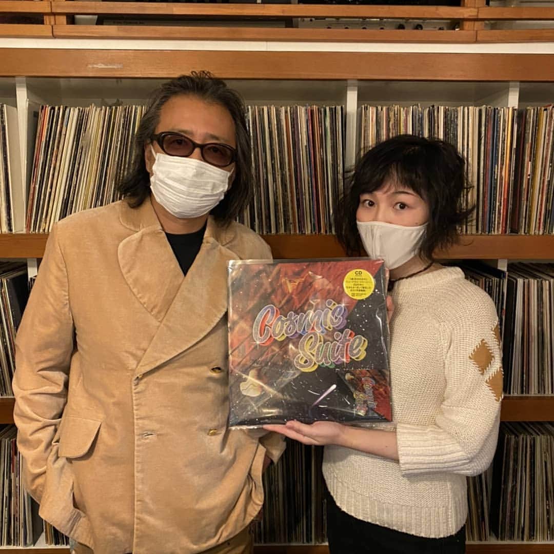 川村由紀のインスタグラム：「今夜20時〜21時 #blockfm #shibuyaOIRAN warm up radio🎴 ゲストに #井出靖 さんをお迎えします✨新作「COSMIC SUITE」リリースを控えてのインタビューをO.A.🎤アーカイヴでも是非聞いてくださいね！  #grandgallery #yasushiide #カワムラユキ #OIRANMUSIC #渋谷花魁」