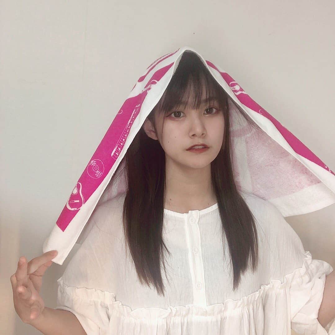 北原ゆかのインスタグラム：「\\グッズ紹介//  明日のワンマンライブでは CHEER UPグッズを販売するよ👏👏  入場者皆さんに物販&メッセージ用紙をお配りするのでご記入お願いします💫  3点全部お買い上げくださった方には 感謝の気持ちを込めまして 特典CD「ウラハラユカ」をプレゼントしちゃいます🎁 ※ペンを持ってきてもらえると嬉しいです🙏  めちゃめちゃ可愛い〜🥰 🥰  何回も間違えて投稿してしまいました すみませぬ、、！！！！！」
