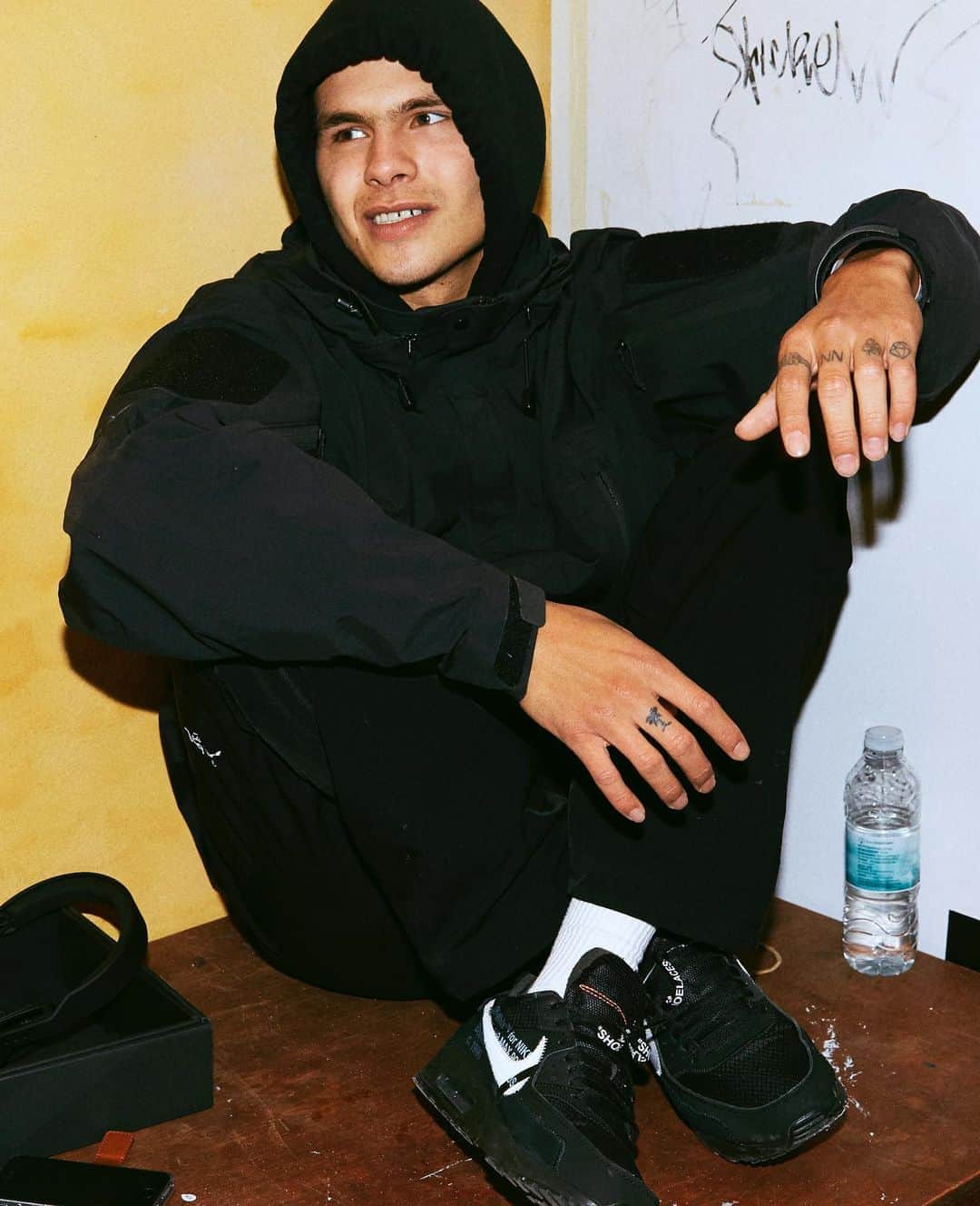 AIAIAIのインスタグラム：「It’s Friday - and we’re dreaming back to the times we could go to parties and festivals! Here’s a photo from when we interviewed @slowthai at @journey.fest ! 📸: @themisspopo」