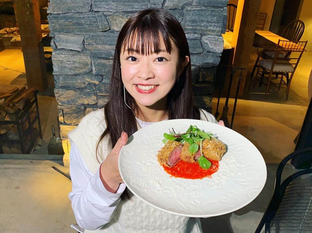 常盤よしこのインスタグラム：「. 西原村の森の中にあるboketto♫ 森の中をテーマにした オシャレな施設です〜！！ ジブリの森みたい❤️ ビーフカツ美味しかった😋  #てれビタ #てれビタ中継 #boketto #オーガニックレストラン #森の中 #西原村グルメ」